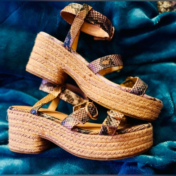 EUC Size 8 Justfab style Pool Day, featuring multicolor snakeskin pattern. - Picture 5 of 5